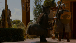 extant_GameOfThrones_4x02-TheLionAndTheRose_4653