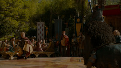 extant_GameOfThrones_4x02-TheLionAndTheRose_4668