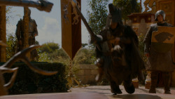 extant_GameOfThrones_4x02-TheLionAndTheRose_4670