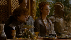 extant_GameOfThrones_4x02-TheLionAndTheRose_4677