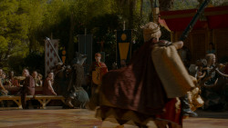extant_GameOfThrones_4x02-TheLionAndTheRose_4680