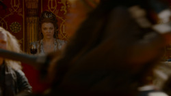 extant_GameOfThrones_4x02-TheLionAndTheRose_4688