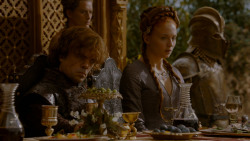 extant_GameOfThrones_4x02-TheLionAndTheRose_4690