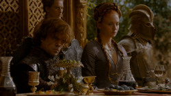 extant_GameOfThrones_4x02-TheLionAndTheRose_4691