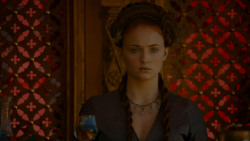 extant_GameOfThrones_4x02-TheLionAndTheRose_4705