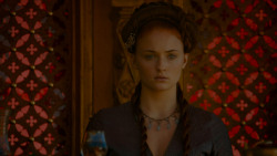 extant_GameOfThrones_4x02-TheLionAndTheRose_4708