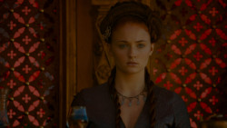 extant_GameOfThrones_4x02-TheLionAndTheRose_4721