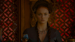 extant_GameOfThrones_4x02-TheLionAndTheRose_4762