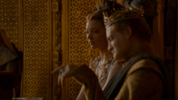 extant_GameOfThrones_4x02-TheLionAndTheRose_4768