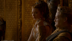 extant_GameOfThrones_4x02-TheLionAndTheRose_4769