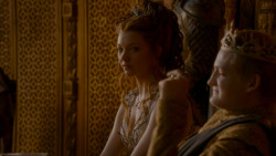 extant_GameOfThrones_4x02-TheLionAndTheRose_4770