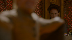 extant_GameOfThrones_4x02-TheLionAndTheRose_4777