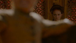 extant_GameOfThrones_4x02-TheLionAndTheRose_4778