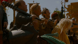 extant_GameOfThrones_4x02-TheLionAndTheRose_4782