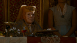 extant_GameOfThrones_4x02-TheLionAndTheRose_4790