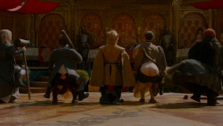 extant_GameOfThrones_4x02-TheLionAndTheRose_4794
