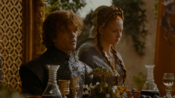 extant_GameOfThrones_4x02-TheLionAndTheRose_4873