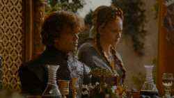 extant_GameOfThrones_4x02-TheLionAndTheRose_4877