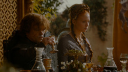 extant_GameOfThrones_4x02-TheLionAndTheRose_4939