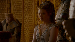 extant_GameOfThrones_4x02-TheLionAndTheRose_4957