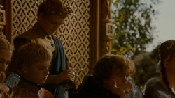 extant_GameOfThrones_4x02-TheLionAndTheRose_4967