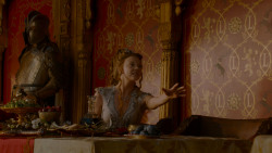 extant_GameOfThrones_4x02-TheLionAndTheRose_4995