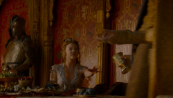 extant_GameOfThrones_4x02-TheLionAndTheRose_4997