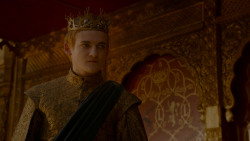 extant_GameOfThrones_4x02-TheLionAndTheRose_5018
