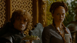extant_GameOfThrones_4x02-TheLionAndTheRose_5030