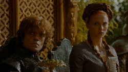 extant_GameOfThrones_4x02-TheLionAndTheRose_5032