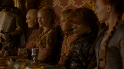 extant_GameOfThrones_4x02-TheLionAndTheRose_5035