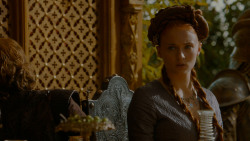 extant_GameOfThrones_4x02-TheLionAndTheRose_5041