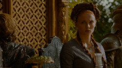 extant_GameOfThrones_4x02-TheLionAndTheRose_5042