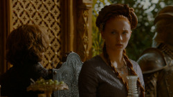 extant_GameOfThrones_4x02-TheLionAndTheRose_5044