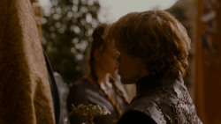 extant_GameOfThrones_4x02-TheLionAndTheRose_5085