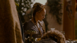 extant_GameOfThrones_4x02-TheLionAndTheRose_5090