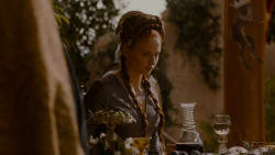 extant_GameOfThrones_4x02-TheLionAndTheRose_5091