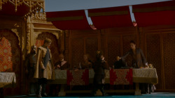 extant_GameOfThrones_4x02-TheLionAndTheRose_5111