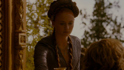 extant_GameOfThrones_4x02-TheLionAndTheRose_5113