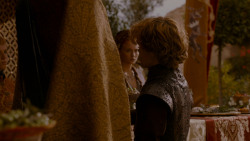 extant_GameOfThrones_4x02-TheLionAndTheRose_5143
