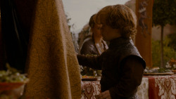extant_GameOfThrones_4x02-TheLionAndTheRose_5152