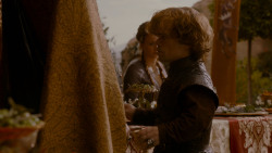 extant_GameOfThrones_4x02-TheLionAndTheRose_5153