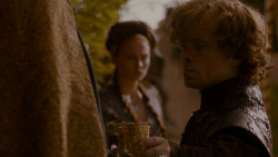 extant_GameOfThrones_4x02-TheLionAndTheRose_5164