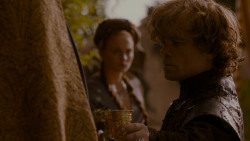 extant_GameOfThrones_4x02-TheLionAndTheRose_5166