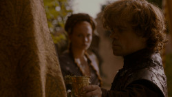 extant_GameOfThrones_4x02-TheLionAndTheRose_5167