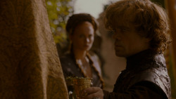 extant_GameOfThrones_4x02-TheLionAndTheRose_5172