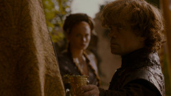 extant_GameOfThrones_4x02-TheLionAndTheRose_5173