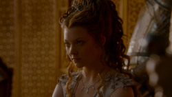 extant_GameOfThrones_4x02-TheLionAndTheRose_5186