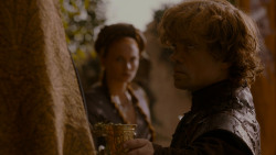 extant_GameOfThrones_4x02-TheLionAndTheRose_5189