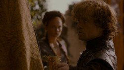 extant_GameOfThrones_4x02-TheLionAndTheRose_5190